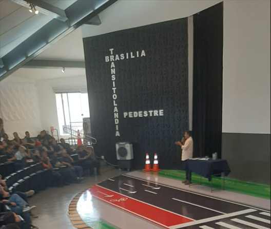 SINTEC-DF promove diálogo e orientação aos Técnicos Industriais durante palestra no DER-DF